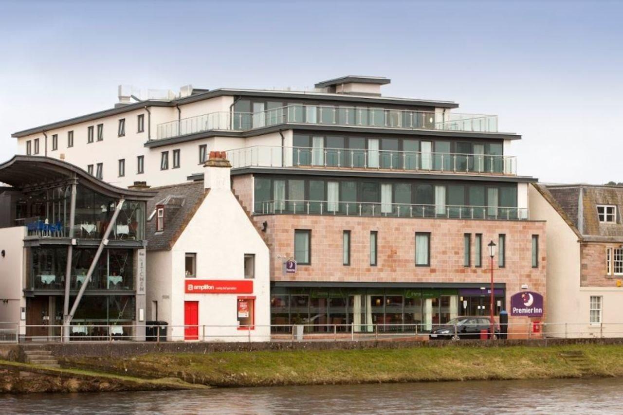 Premier Inn Inverness Centre - River Ness Extérieur photo
