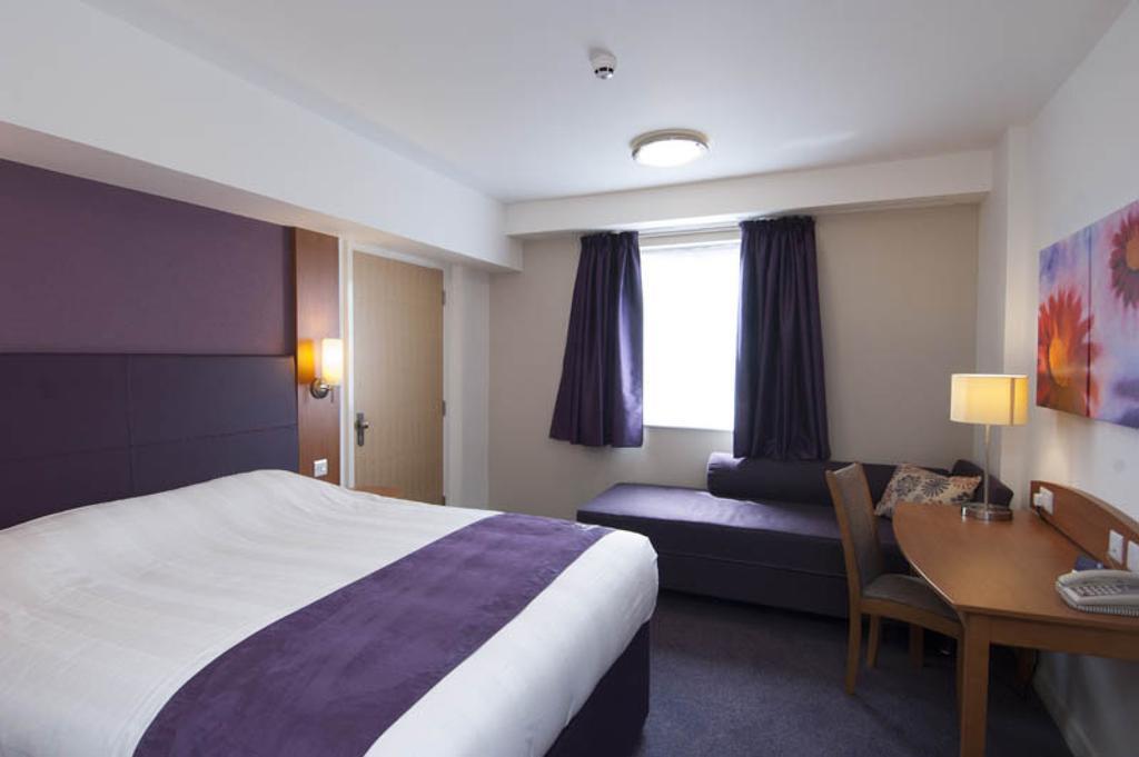 Premier Inn Inverness Centre - River Ness Extérieur photo