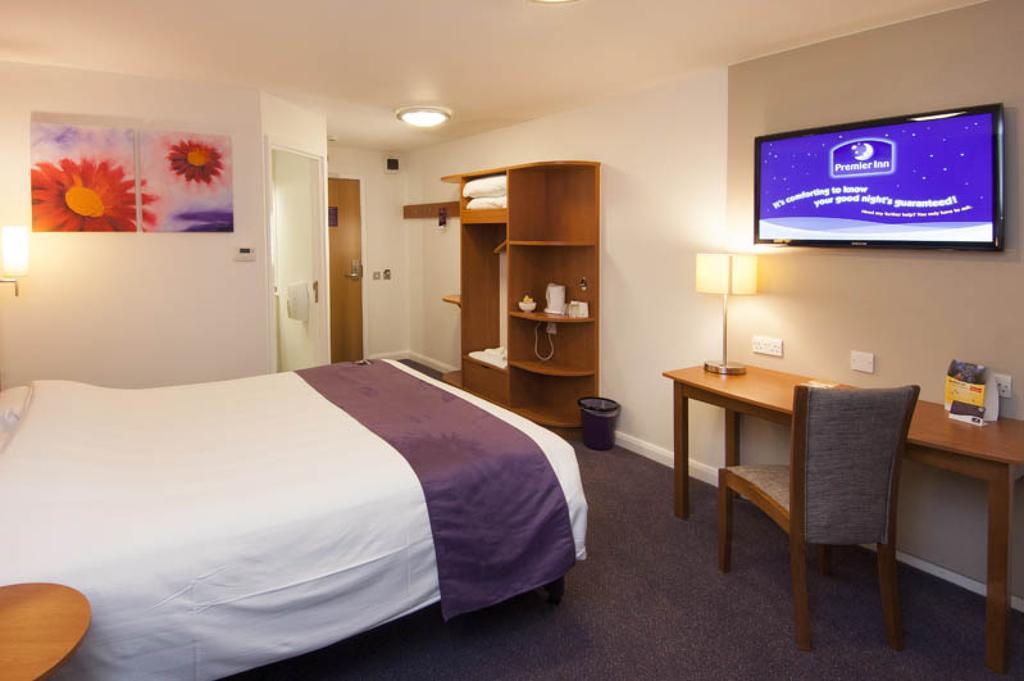Premier Inn Inverness Centre - River Ness Extérieur photo