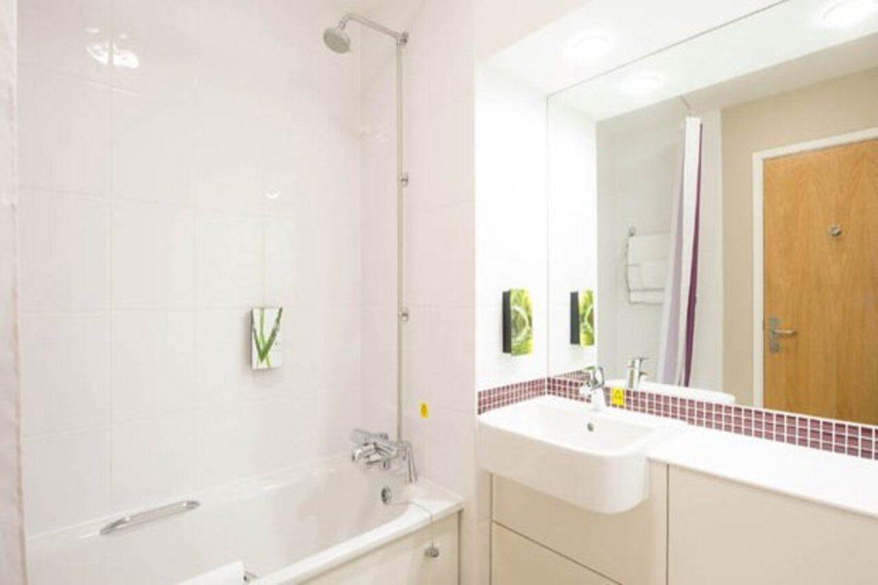 Premier Inn Inverness Centre - River Ness Extérieur photo
